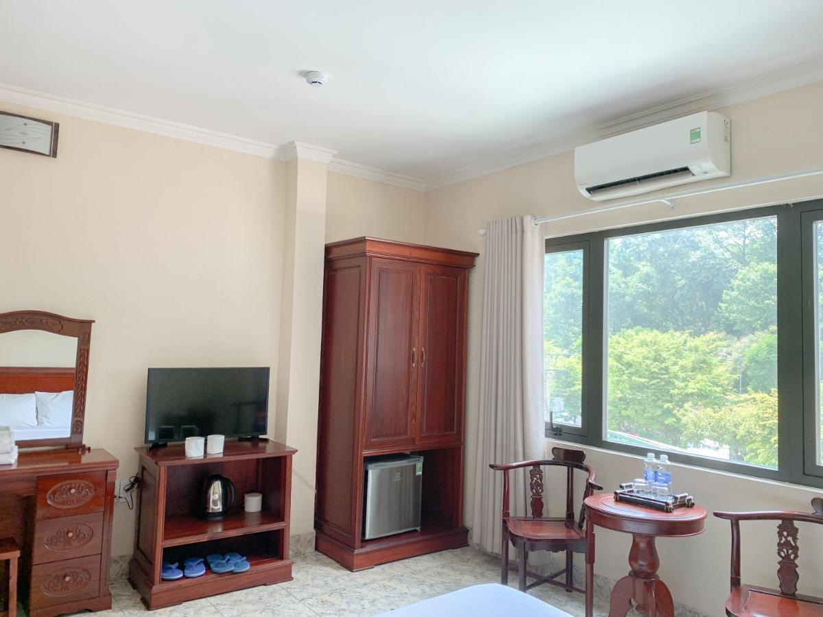 Red Sun Airport Saigon Hotel โฮจิมินห์ซิตี้ ภายนอก รูปภาพ